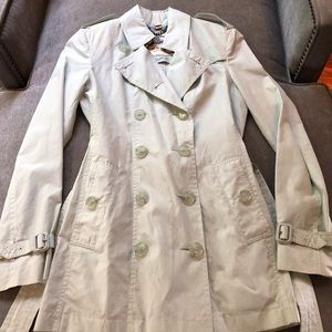 Burberry light weight trench coat